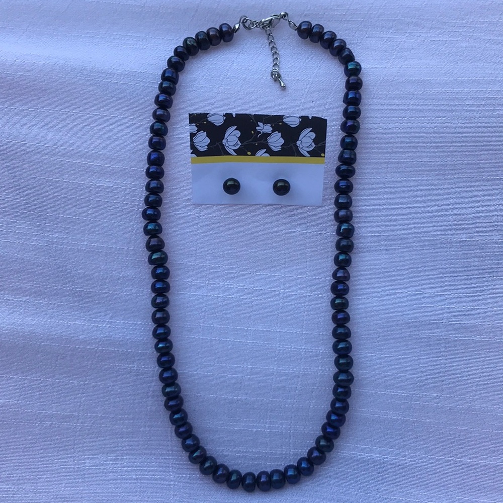 Iridescent ‘Black Pearl’ Necklace and Earring Set - Picture 2 of 7